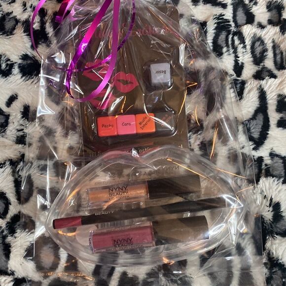 Valentines Day Mystery Bundle - Picture 5 of 6